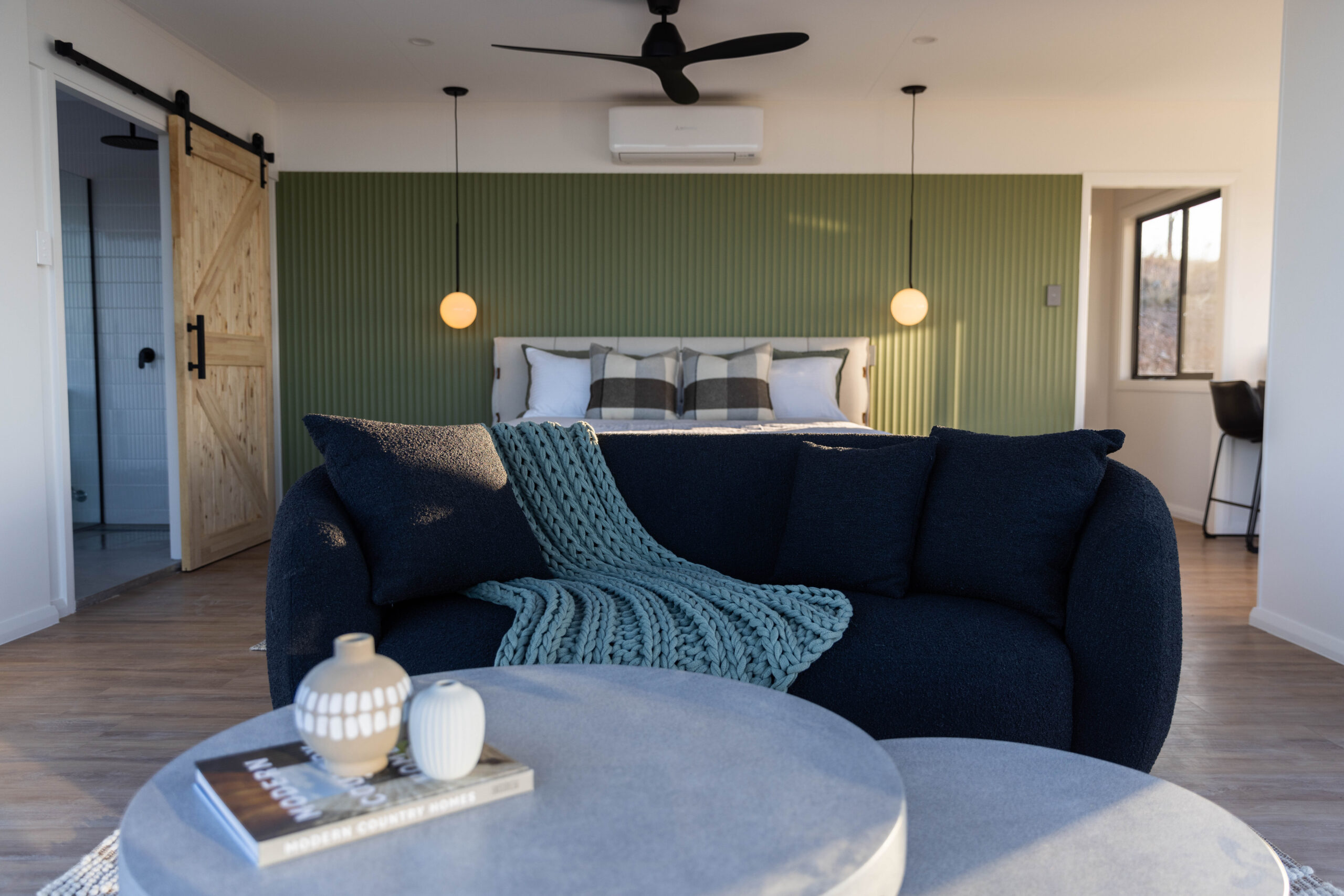 Private deck and starlit bathtub at the Elouera tiny house, Mudgee